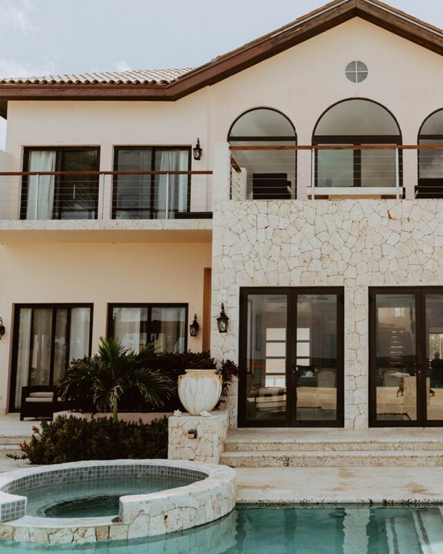 Why rush paradise, especially when you book your stay in our 5,000-square-foot, four-bedroom villa? Stay 10+ nights in any suite and enjoy 15% off. More mornings to dip in the sea, more afternoons to linger in the breeze. Begin planning your getaway today at the link in our bio under “Offers.”